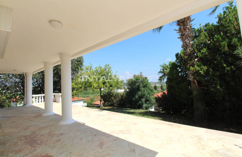 Antalya'da Havuzlu Site İçinde Taşınmaya Hazır Eşyalı Villa 51