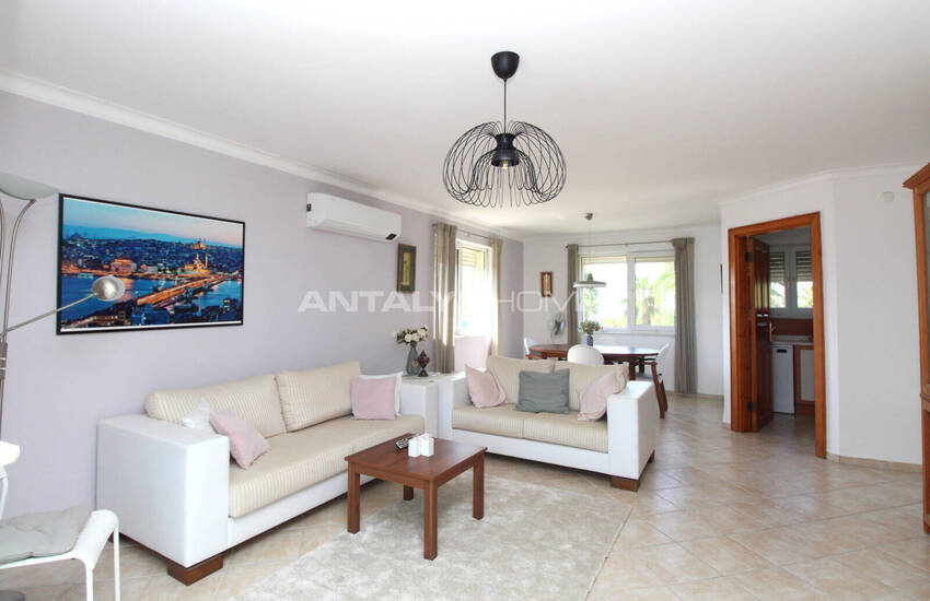 Antalya'da Havuzlu Site İçinde Taşınmaya Hazır Eşyalı Villa 18