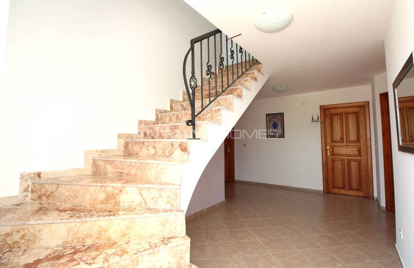 Antalya'da Havuzlu Site İçinde Taşınmaya Hazır Eşyalı Villa 38