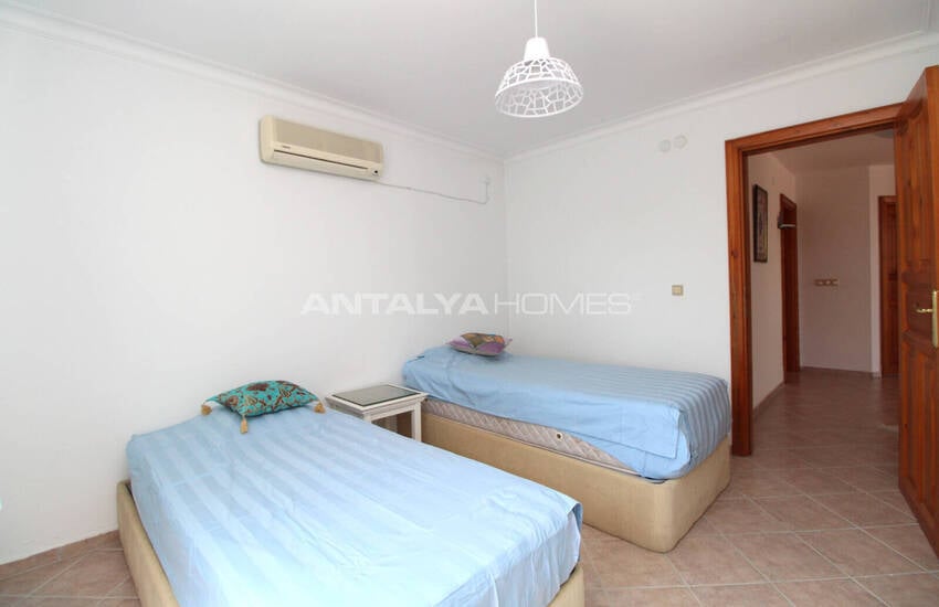 Antalya'da Havuzlu Site İçinde Taşınmaya Hazır Eşyalı Villa 34