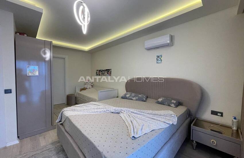 Beach-side Flat in a Complex with Pool in Alanya Center 28