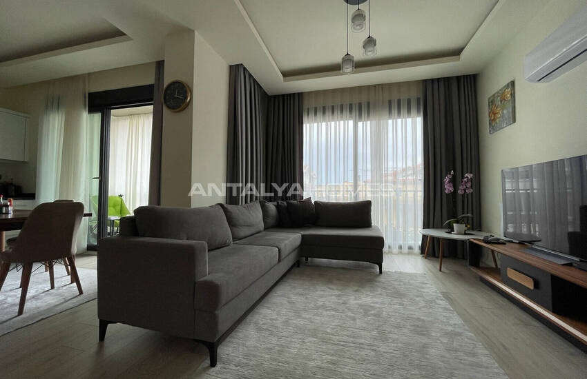 Beach-side Flat in a Complex with Pool in Alanya Center 15