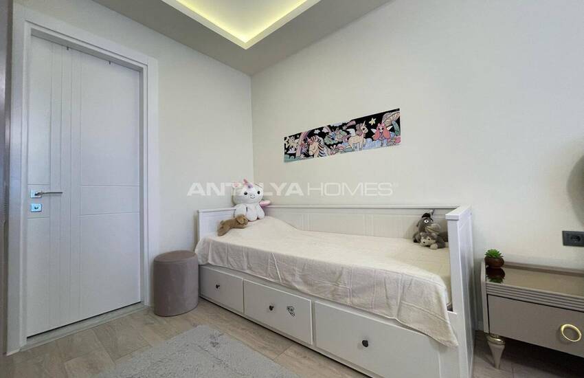 Beach-side Flat in a Complex with Pool in Alanya Center 25
