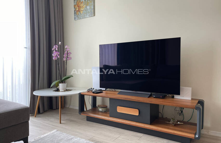 Beach-side Flat in a Complex with Pool in Alanya Center 17