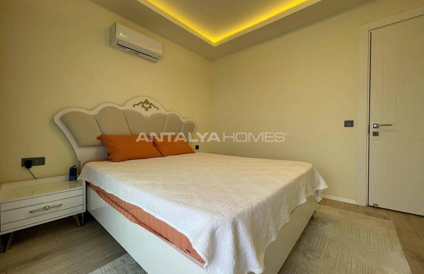 Beach-side Flat in a Complex with Pool in Alanya Center 30