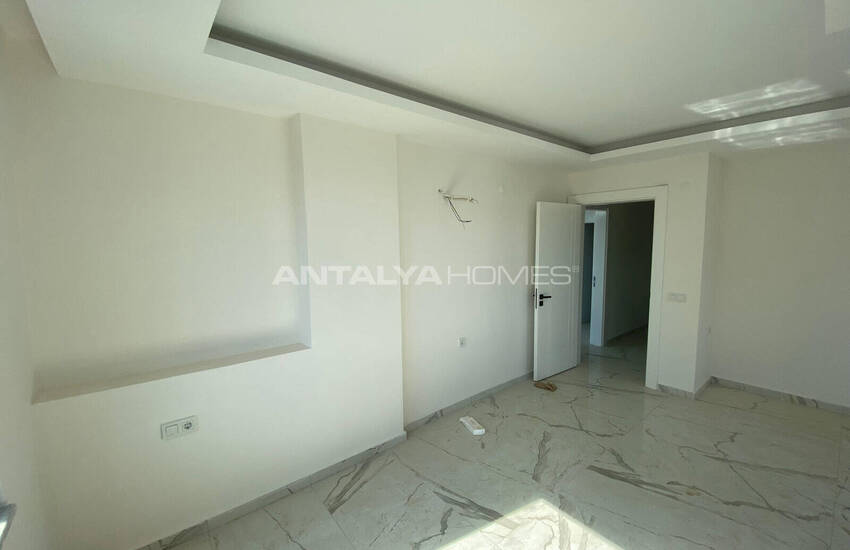 Antalya Alanya'da Deniz Manzaralı Site İçinde Daireler 13