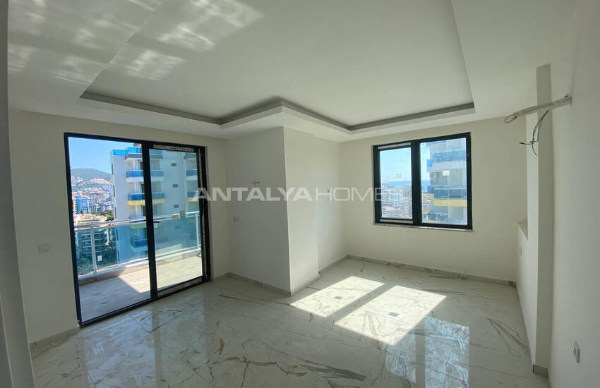 Antalya Alanya'da Deniz Manzaralı Site İçinde Daireler 11