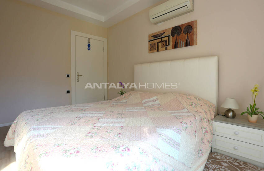 Real Estate with Mountain-view in a Complex in Konyaalti 25