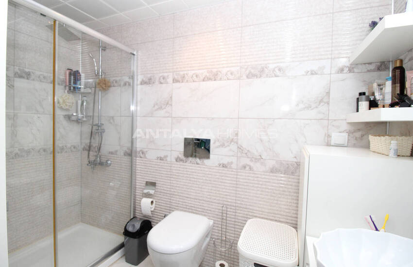 Key Ready Apartment in a Complex with a Pool in Antalya Lara 35