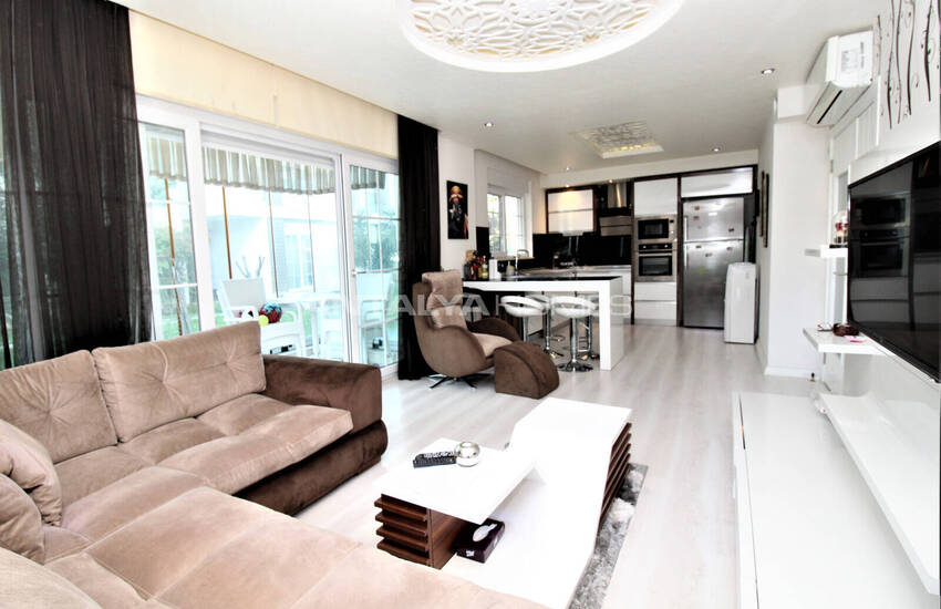 Key Ready Apartment in a Complex with a Pool in Antalya Lara 17