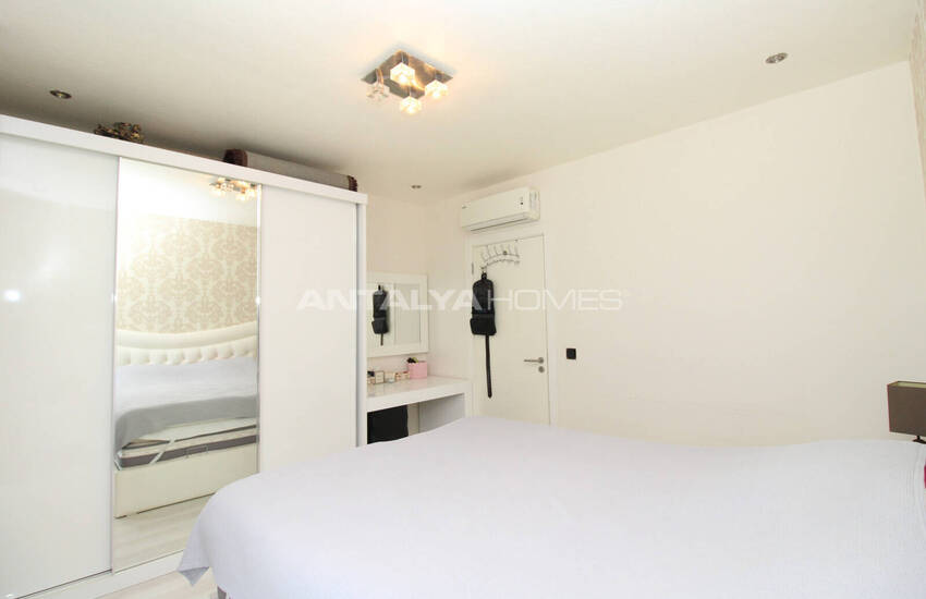 Key Ready Apartment in a Complex with a Pool in Antalya Lara 28