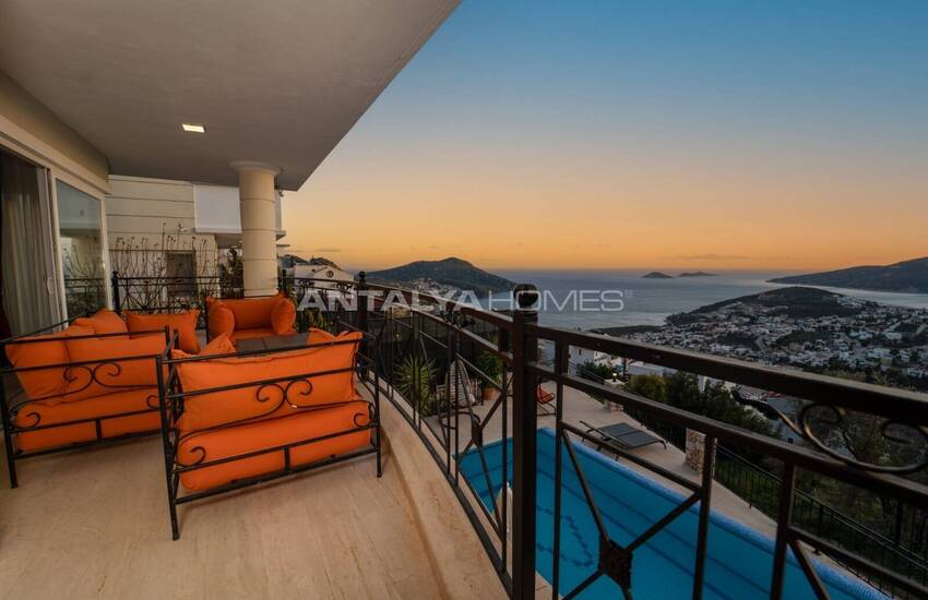 منزل فاخر بإطلالة بانورامية على البحر وحمام سباحة في كاس كالكان 38