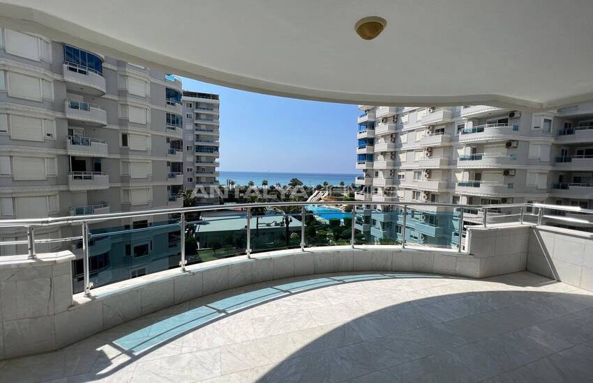 عقارات أنيقة مطلة على البحر للبيع في ألانيا توسمور 43