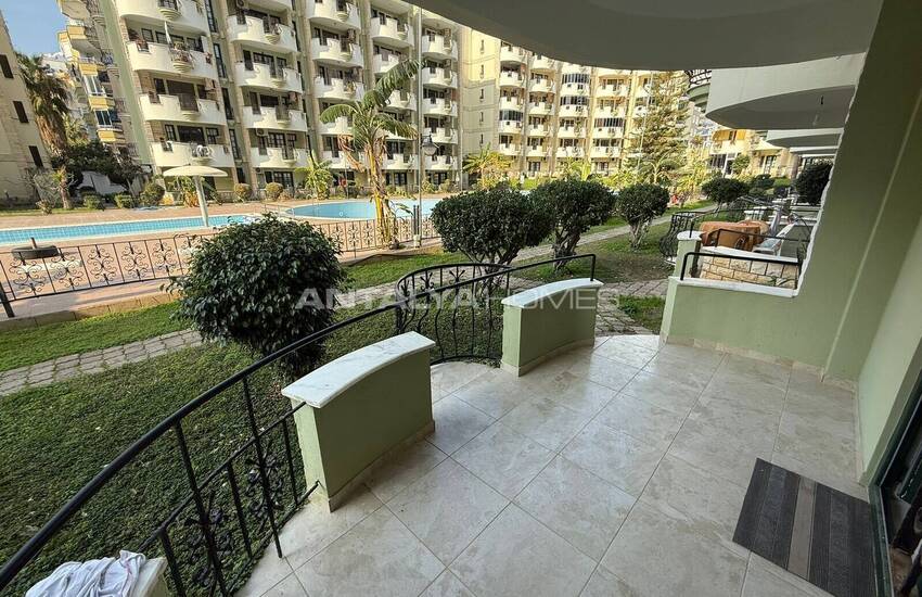 Недвижимость с видом на бассейн в комплексе на берегу моря в Махмутлар 15