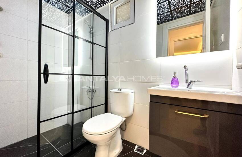 Недвижимость с видом на бассейн в комплексе на берегу моря в Махмутлар 12