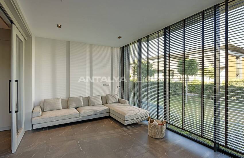 Antalya Döşemealtı'nda Güvenlikli Site İçinde Şık Villalar 24