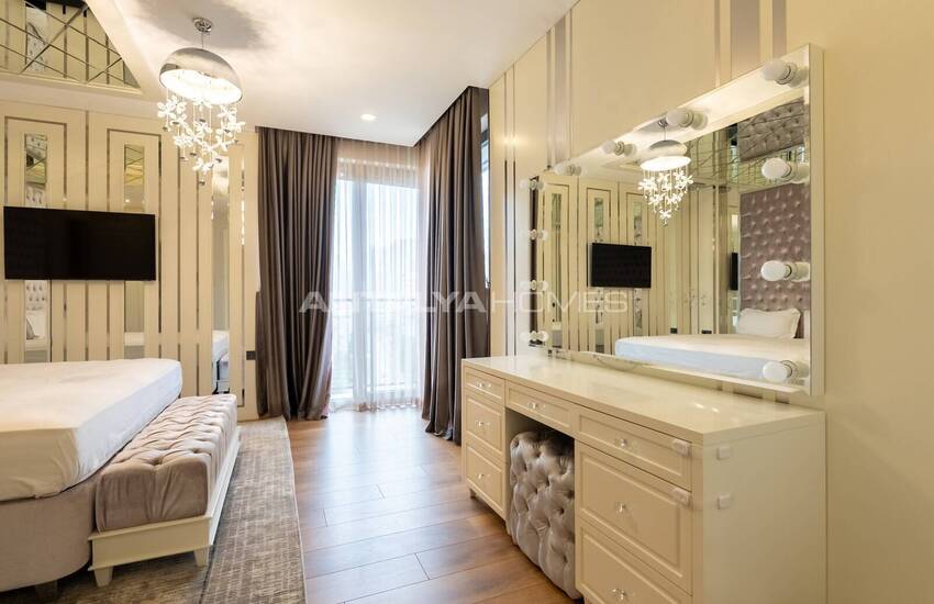 Renovated 4-bedroom Furnished Villa by the Beach in Konyaaltı Liman 38