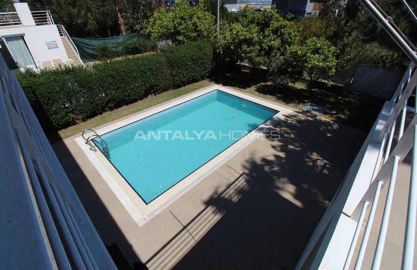 Antalya Kadriye'de Havuzlu Mobilyalı Yarı Müstakil Ev 28