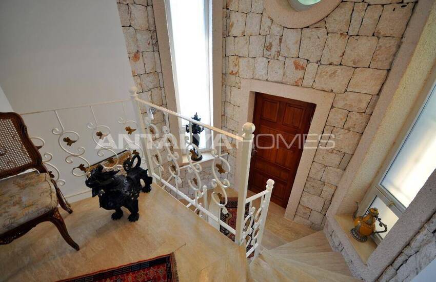 فيلا حجرية مطلة على البحر في كاس 27