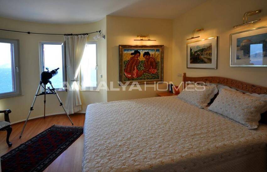 فيلا حجرية مطلة على البحر في كاس 19