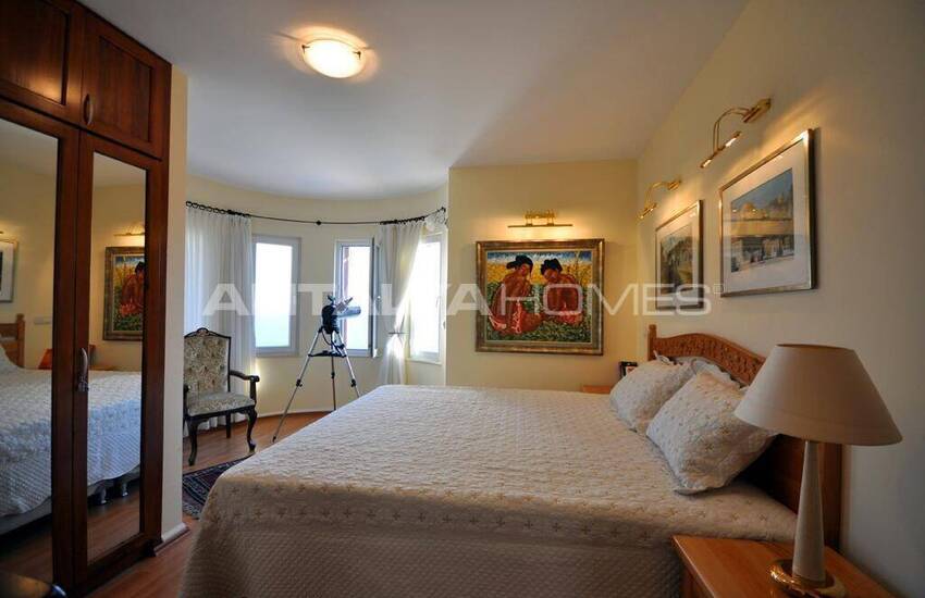 فيلا حجرية مطلة على البحر في كاس 18