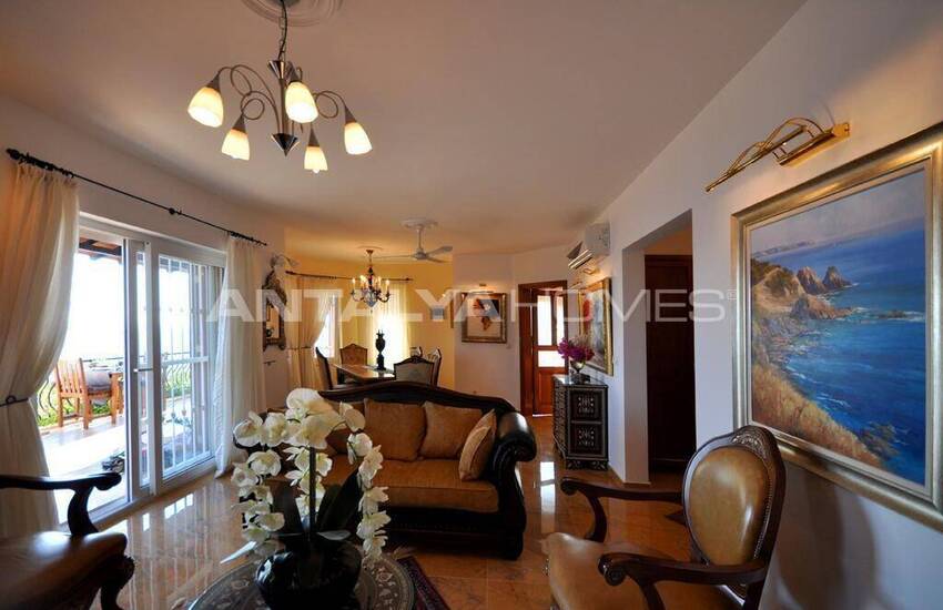 فيلا حجرية مطلة على البحر في كاس 5