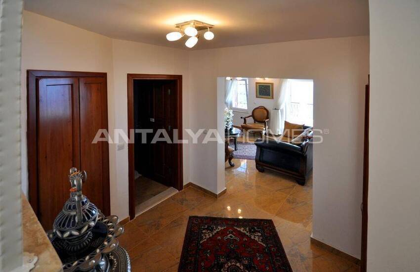 فيلا حجرية مطلة على البحر في كاس 28