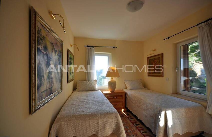 فيلا حجرية مطلة على البحر في كاس 17