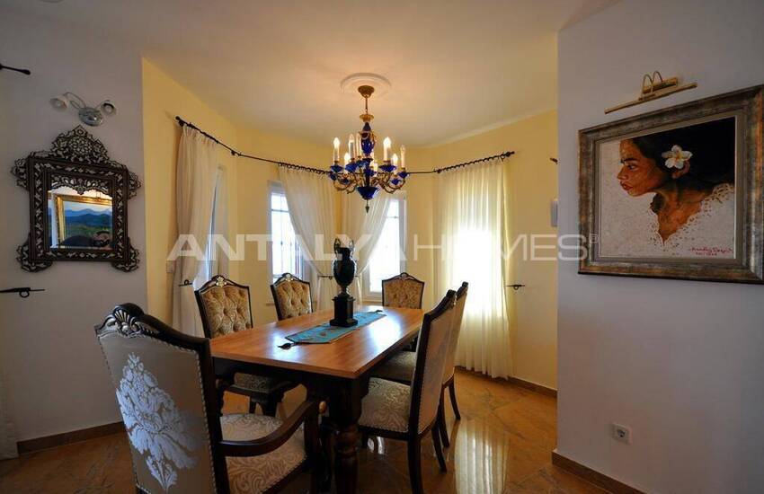 فيلا حجرية مطلة على البحر في كاس 9