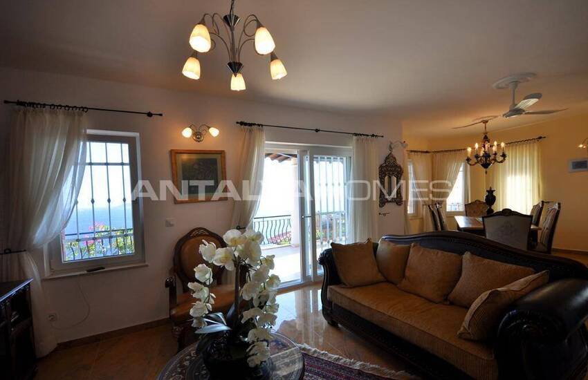 فيلا حجرية مطلة على البحر في كاس 7