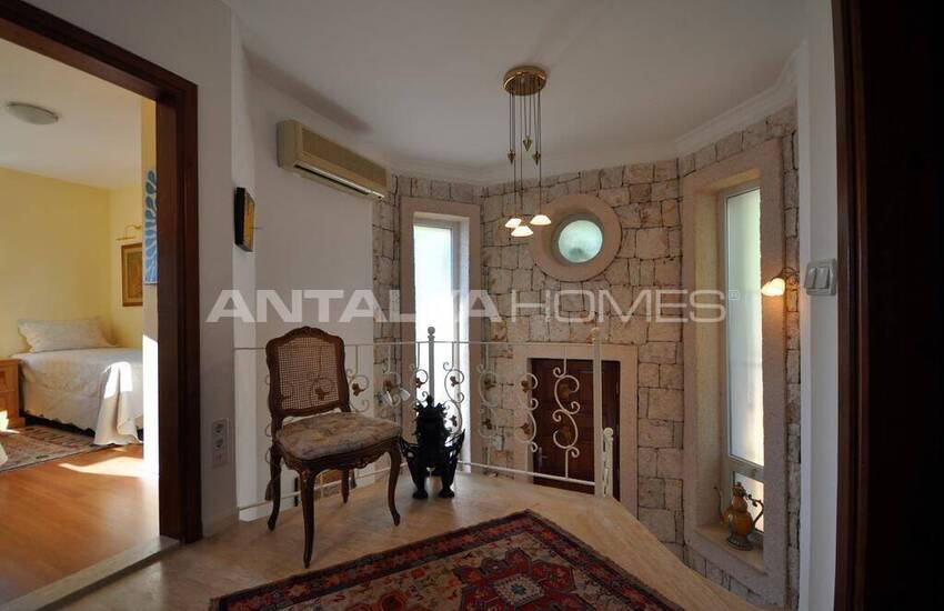 فيلا حجرية مطلة على البحر في كاس 13