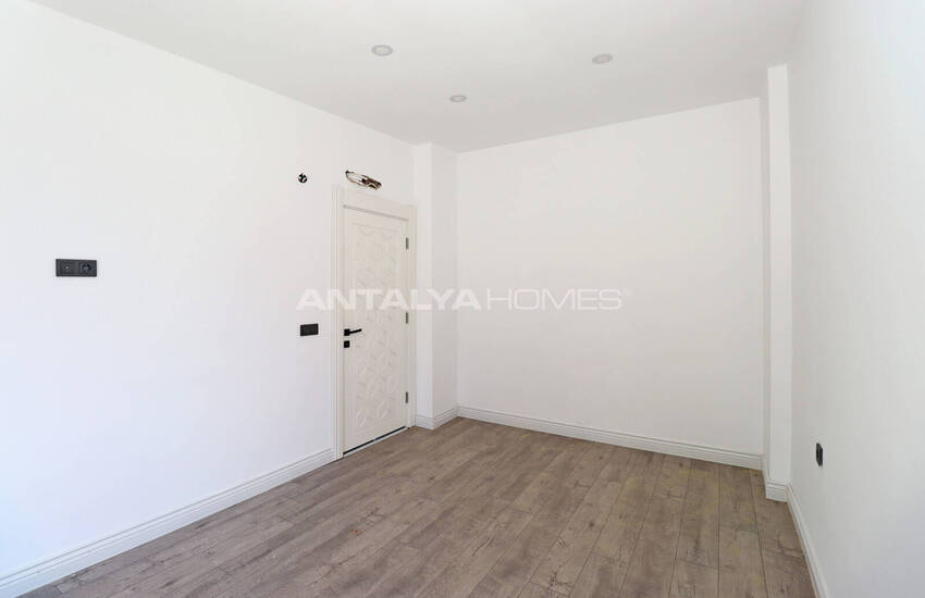 Antalya Döşemealtı'nda Havuzlu Site İçinde 4+1 Villa 26