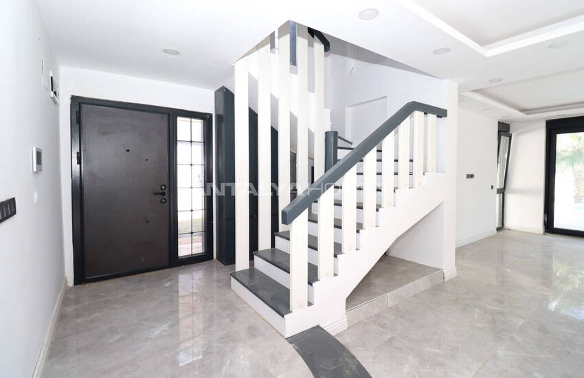 Antalya Döşemealtı'nda Havuzlu Site İçinde 4+1 Villa 32
