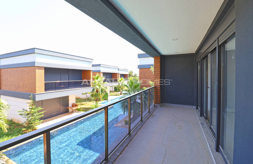 Antalya Döşemealtı'nda Havuzlu Site İçinde 4+1 Villa 31