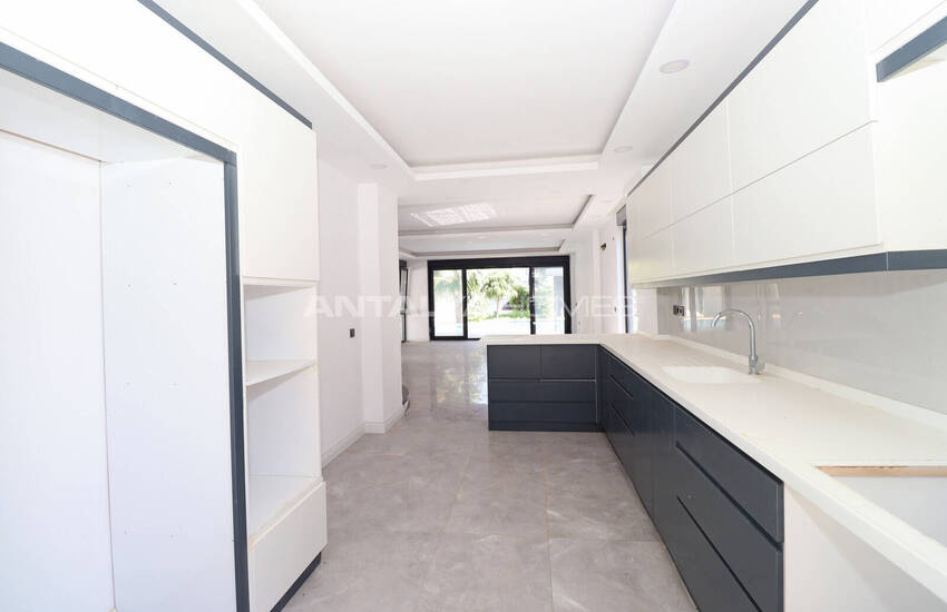 Antalya Döşemealtı'nda Havuzlu Site İçinde 4+1 Villa 14