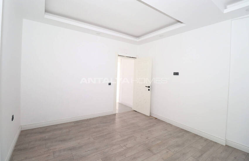 Antalya Döşemealtı'nda Havuzlu Site İçinde 4+1 Villa 17