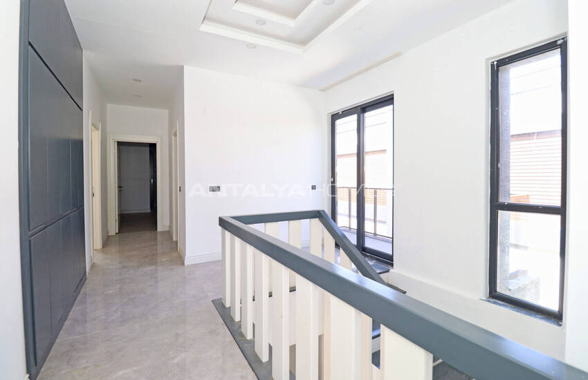 Antalya Döşemealtı'nda Havuzlu Site İçinde 4+1 Villa 19