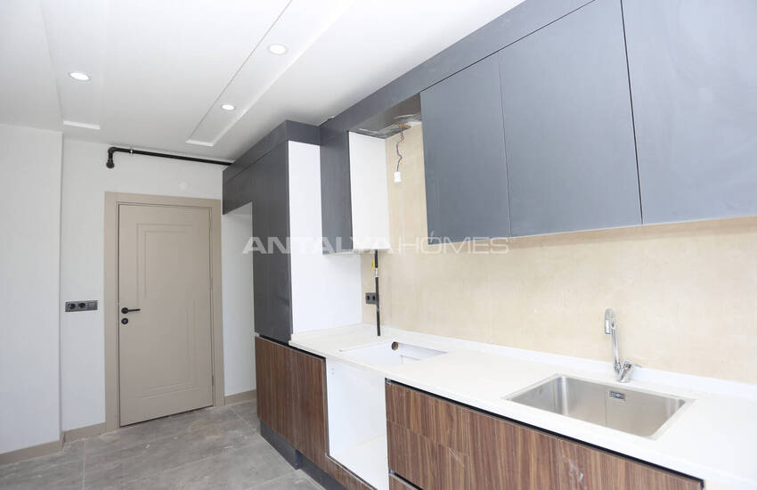 شقق في مجمع سكني يضم مسبحًا وموقف سيارات في أنطاليا 8