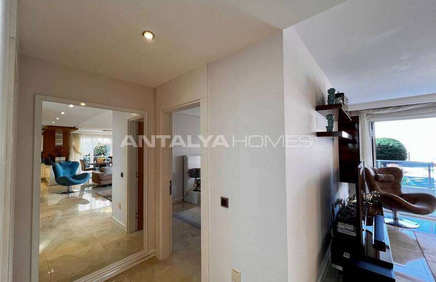 خانه شیک با منظره دریا و شهر در آلانیا 23