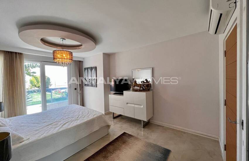 خانه شیک با منظره دریا و شهر در آلانیا 24