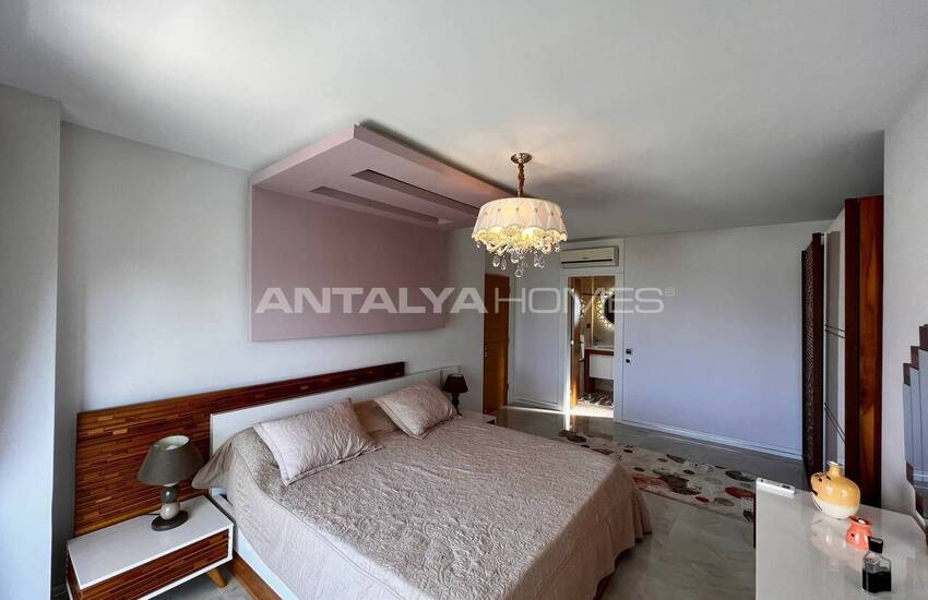 خانه شیک با منظره دریا و شهر در آلانیا 28