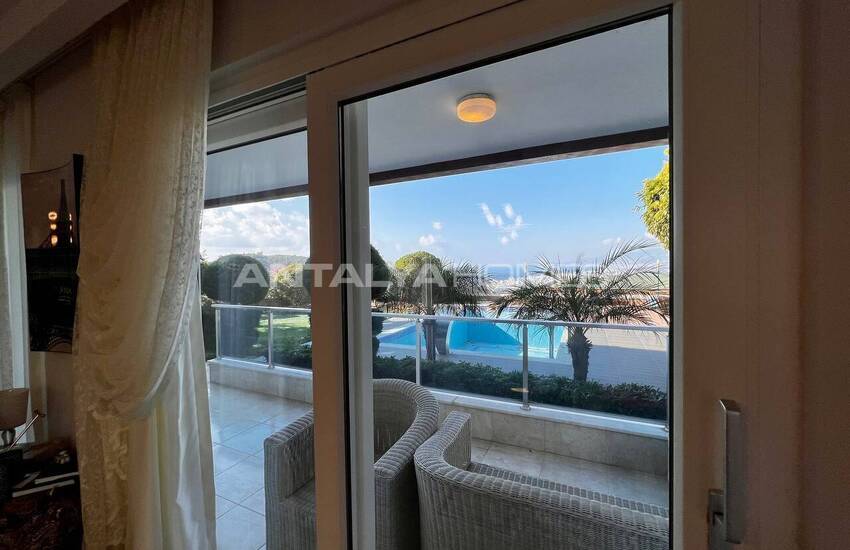 خانه شیک با منظره دریا و شهر در آلانیا 30