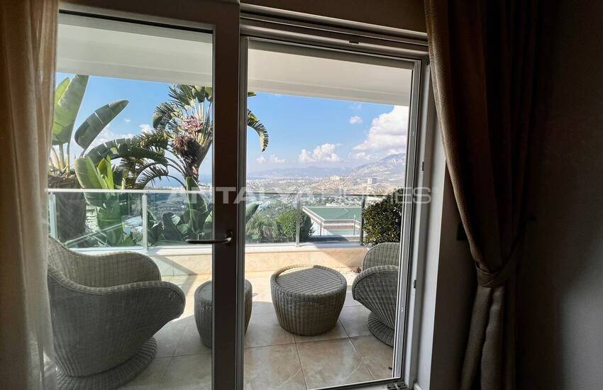 خانه شیک با منظره دریا و شهر در آلانیا 31