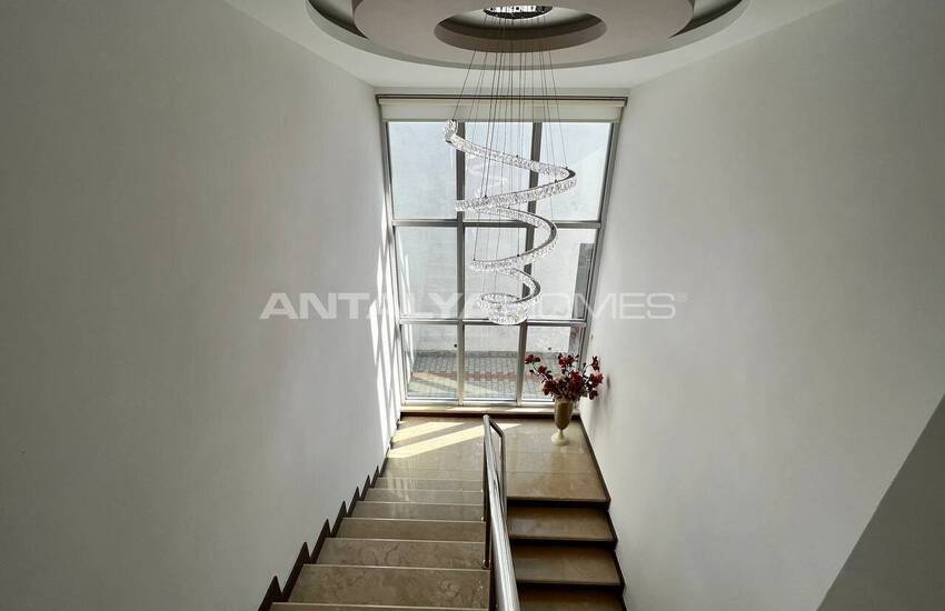 خانه شیک با منظره دریا و شهر در آلانیا 32