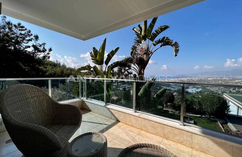 خانه شیک با منظره دریا و شهر در آلانیا 33