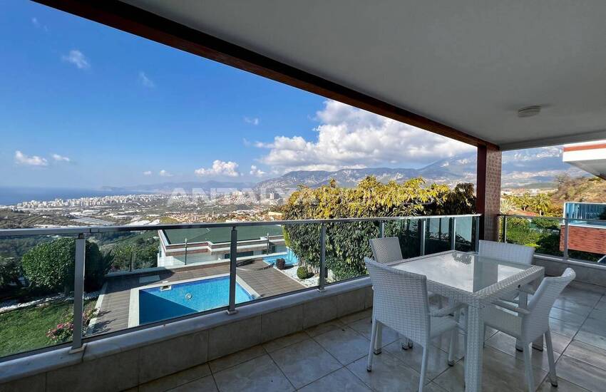 خانه شیک با منظره دریا و شهر در آلانیا 36