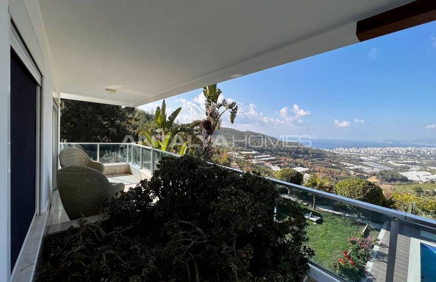 خانه شیک با منظره دریا و شهر در آلانیا 38