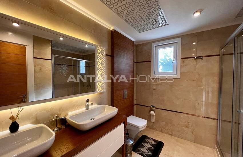 خانه شیک با منظره دریا و شهر در آلانیا 40