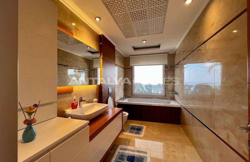 خانه شیک با منظره دریا و شهر در آلانیا 41