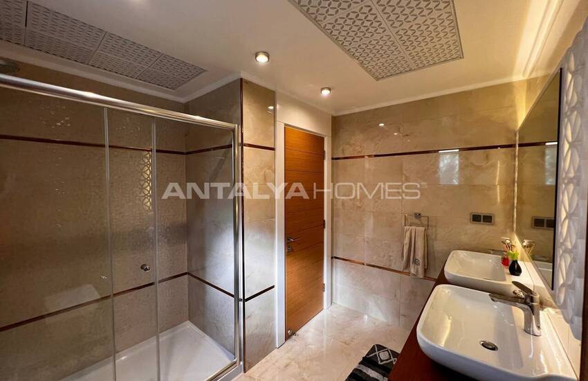 خانه شیک با منظره دریا و شهر در آلانیا 45